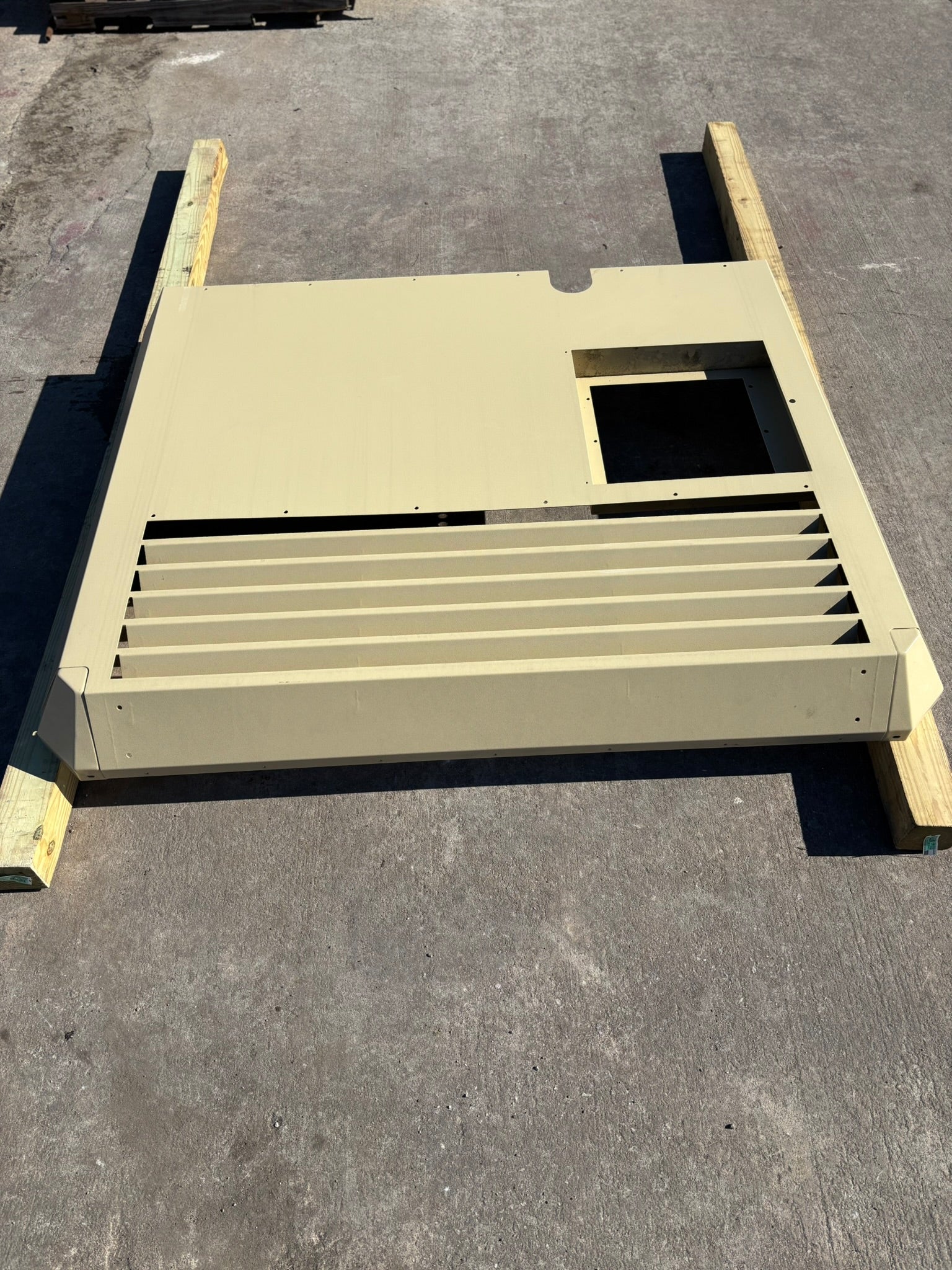 Bobcat/Doosan 22063440 PANEL FRONT END
