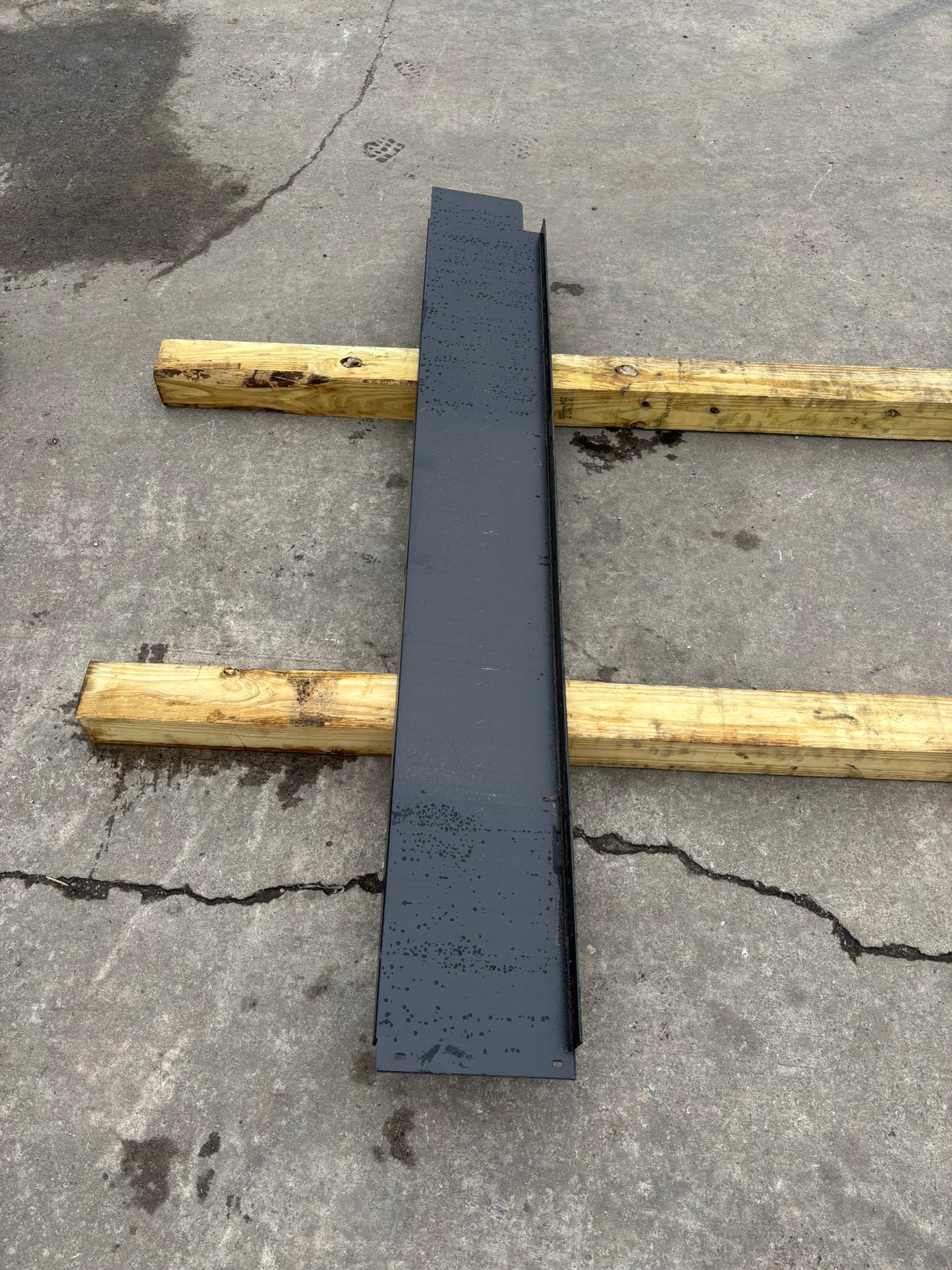 Bobcat/Doosan 22496277SB SUPPORT CLR VERT RIGHT