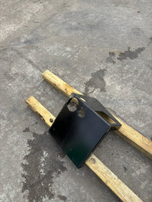 Bobcat/Doosan 22906960 FENDER REAR RIGHT SIDE BRACKET