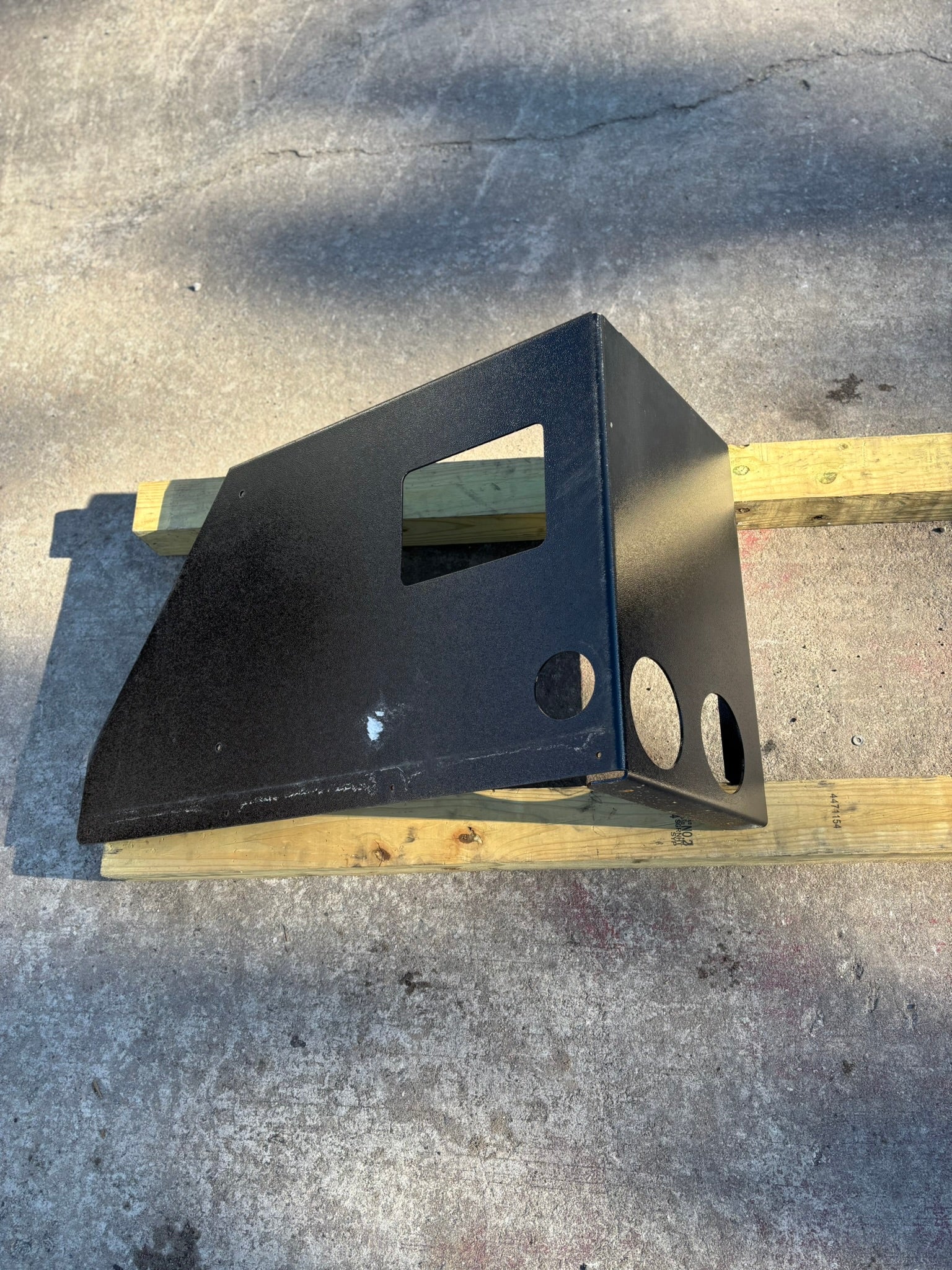 Bobcat/Doosan 46554113SB RIGHT FENDER REAR BRACKET
